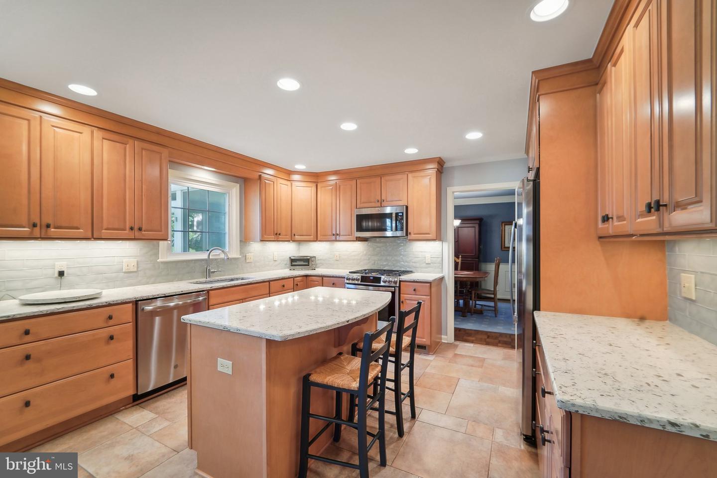 404 Saint Ives Dr