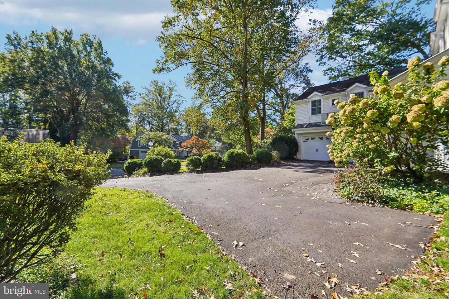 404 Saint Ives Dr