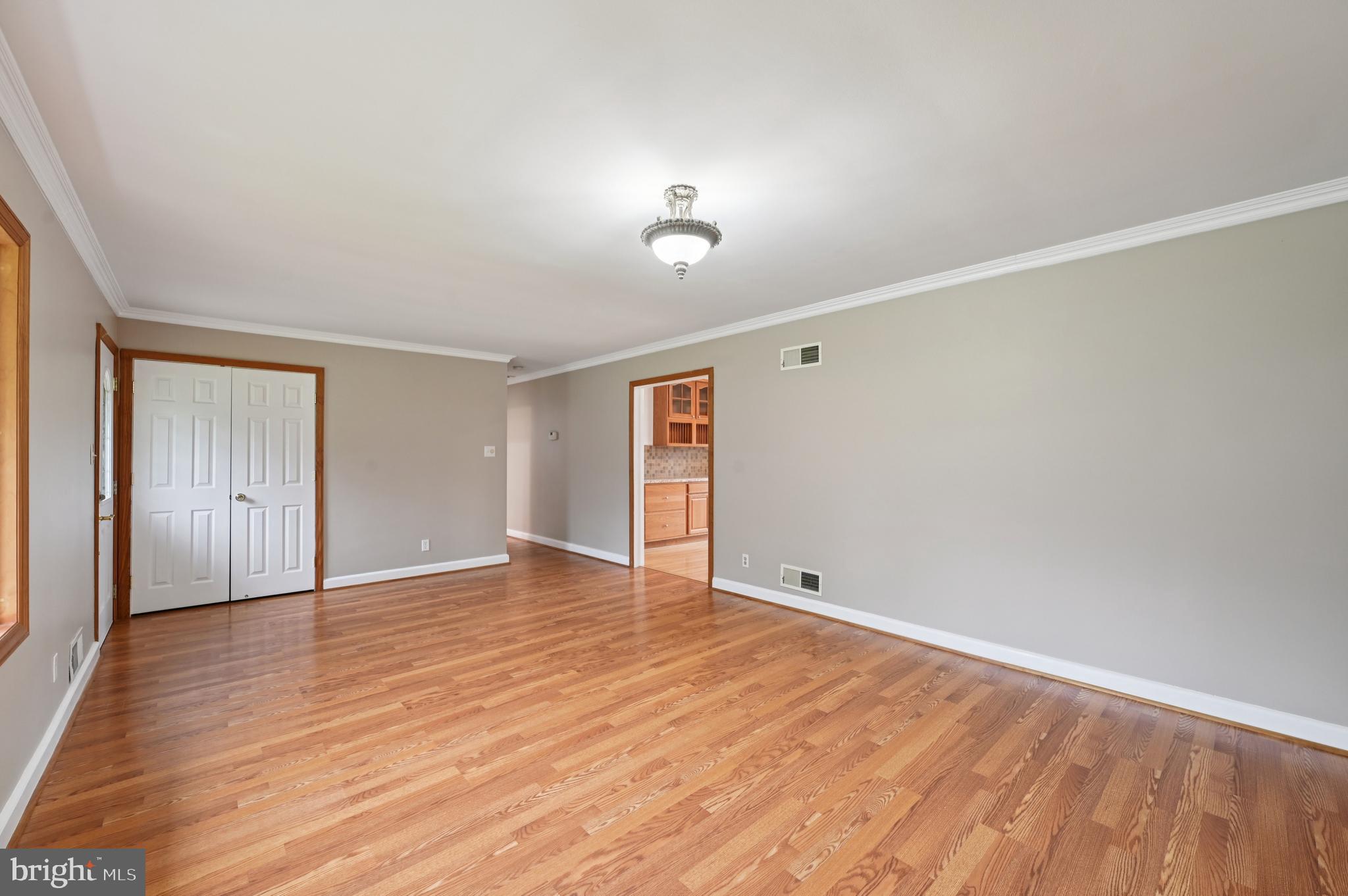 814 Manhattan Beach Rd