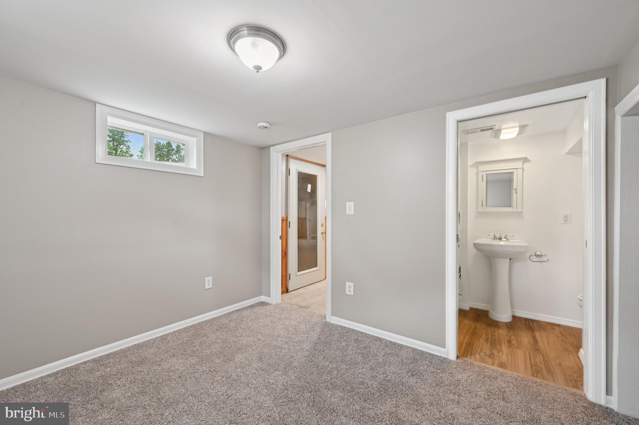 814 Manhattan Beach Rd