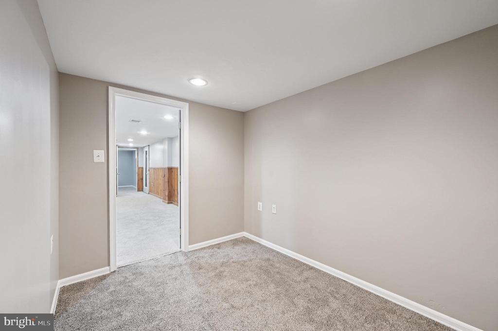 814 Manhattan Beach Rd
