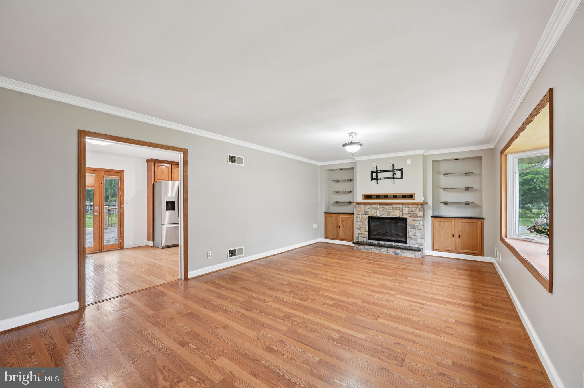814 Manhattan Beach Rd