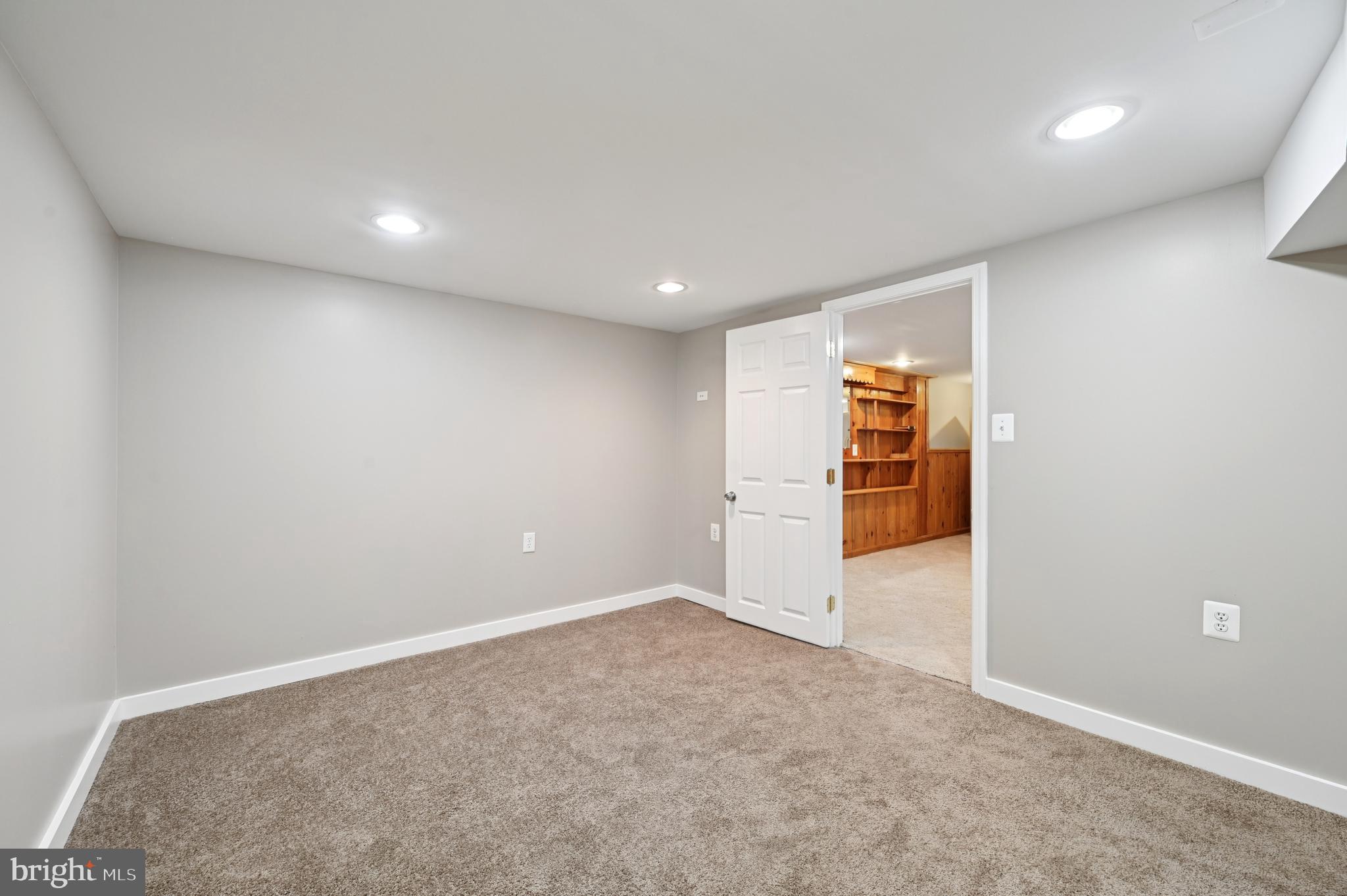 814 Manhattan Beach Rd