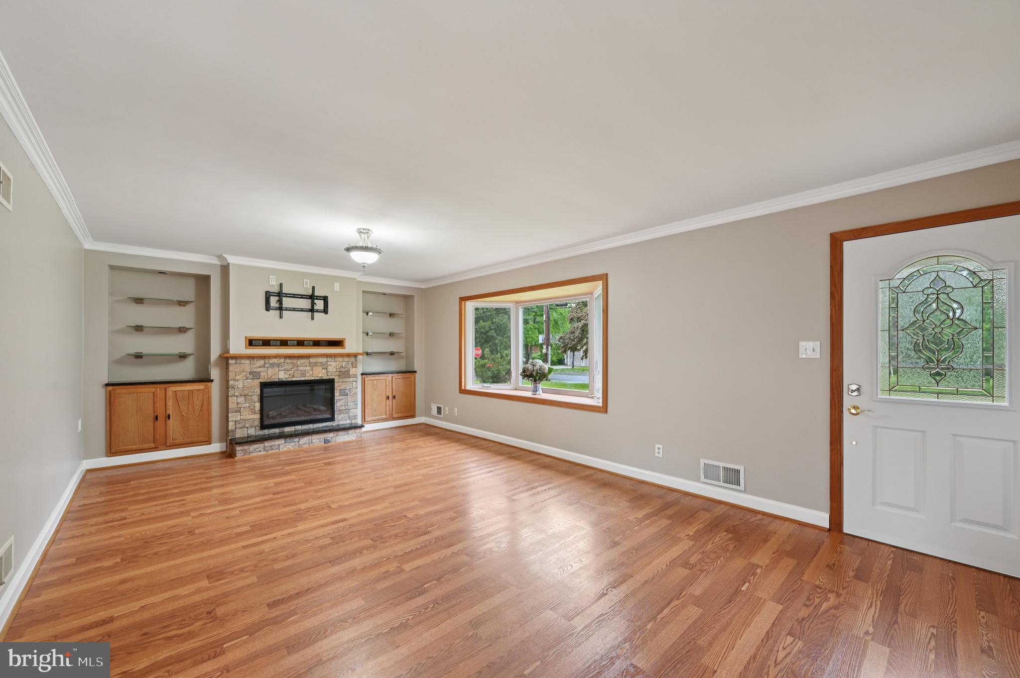 814 Manhattan Beach Rd