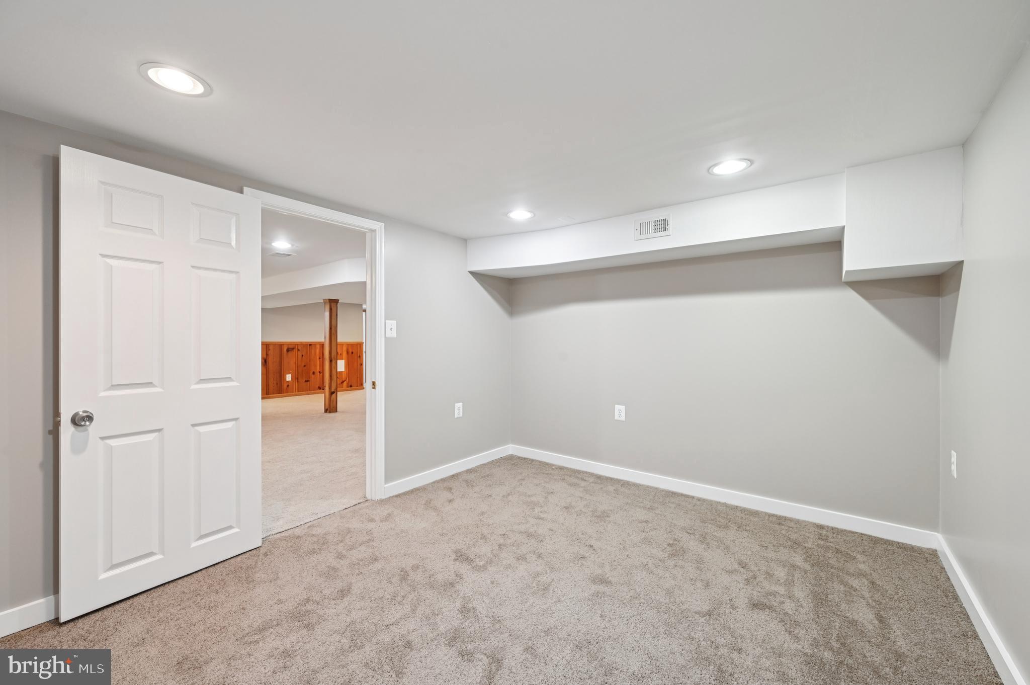 814 Manhattan Beach Rd