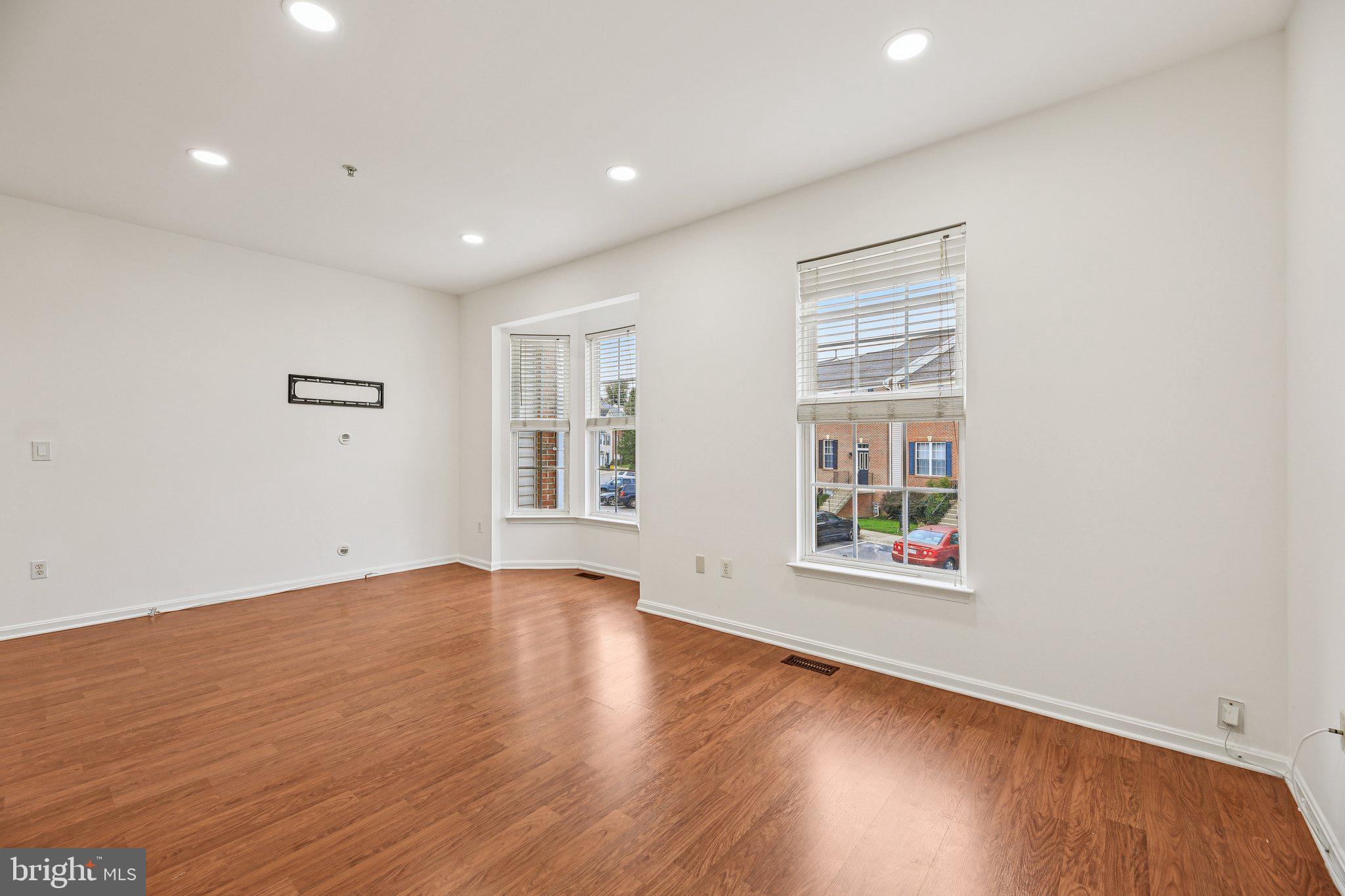 633 BAYSTONE COURT