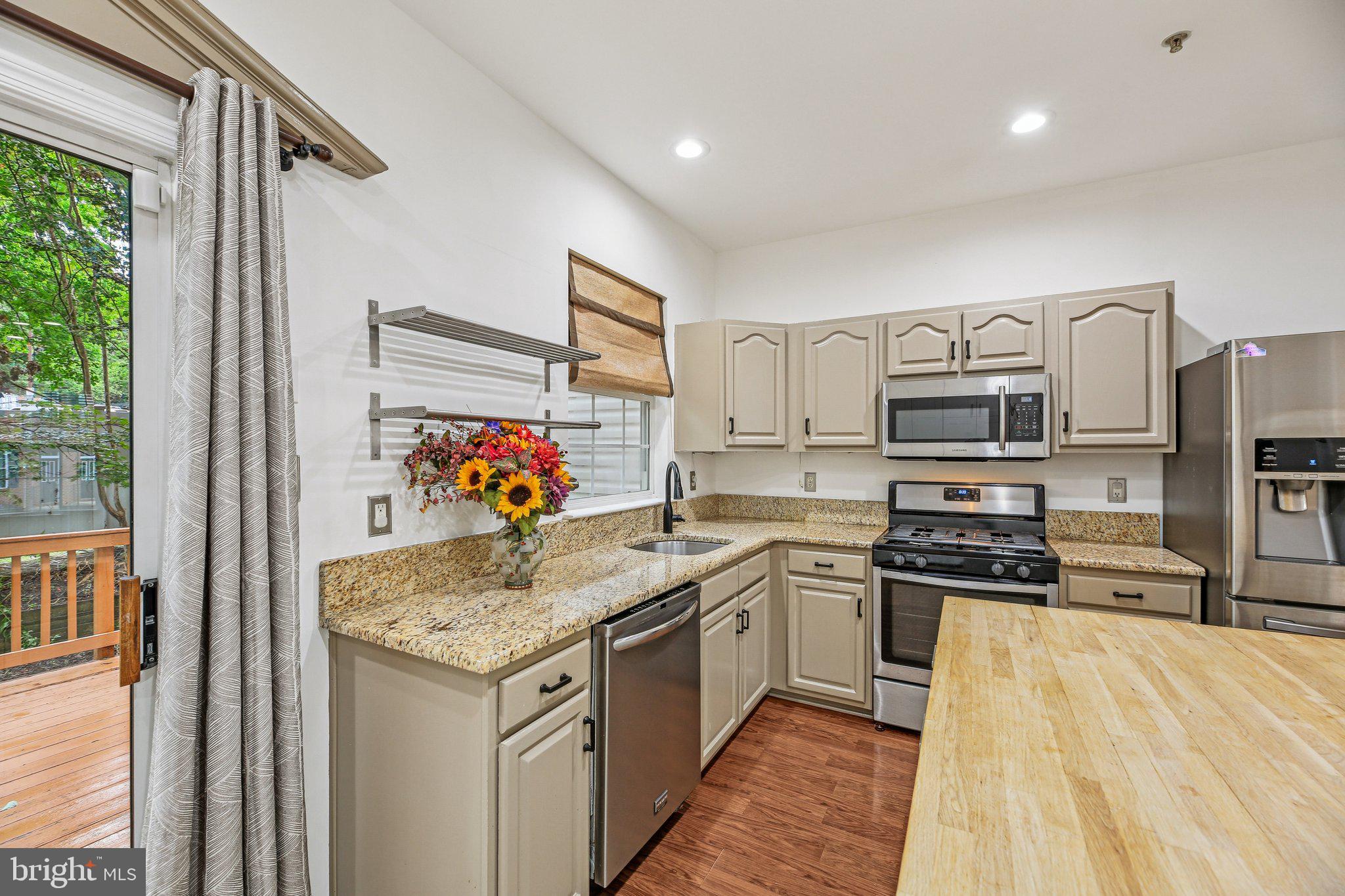 633 BAYSTONE COURT