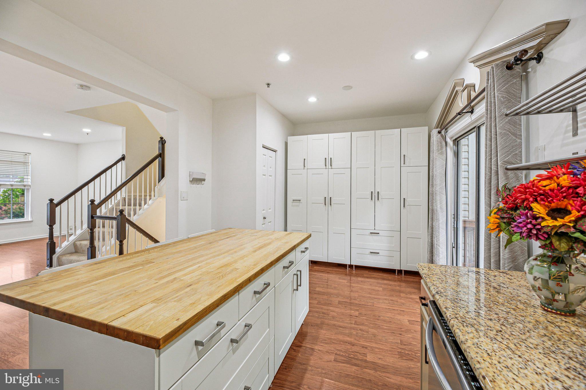 633 BAYSTONE COURT