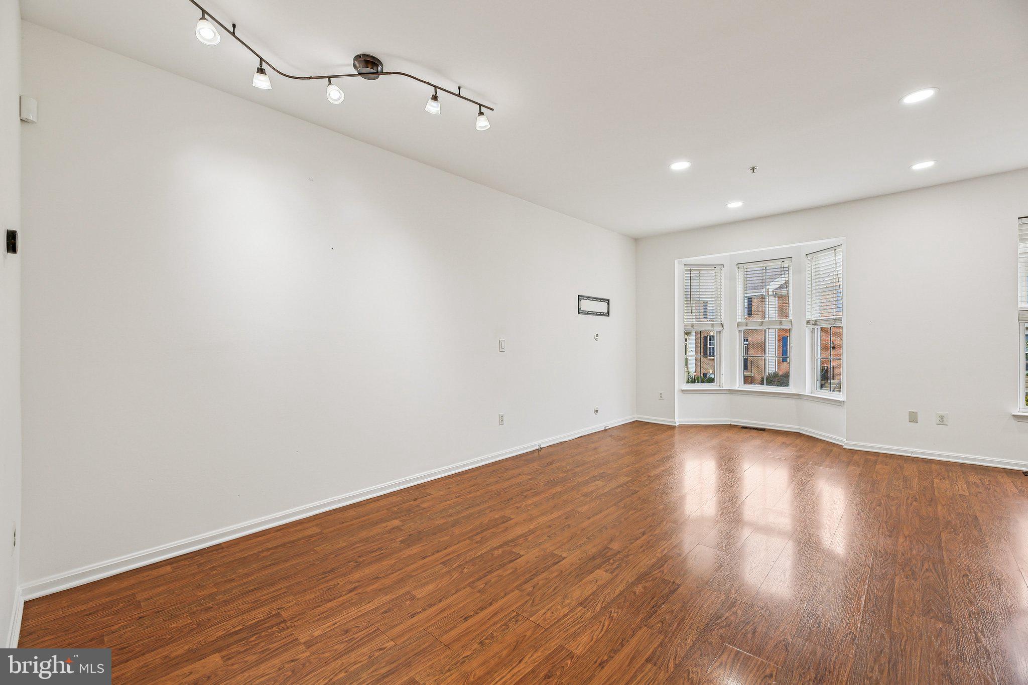 633 BAYSTONE COURT