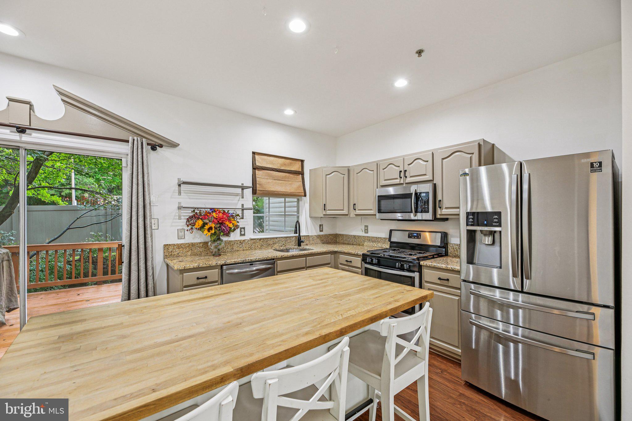 633 BAYSTONE COURT