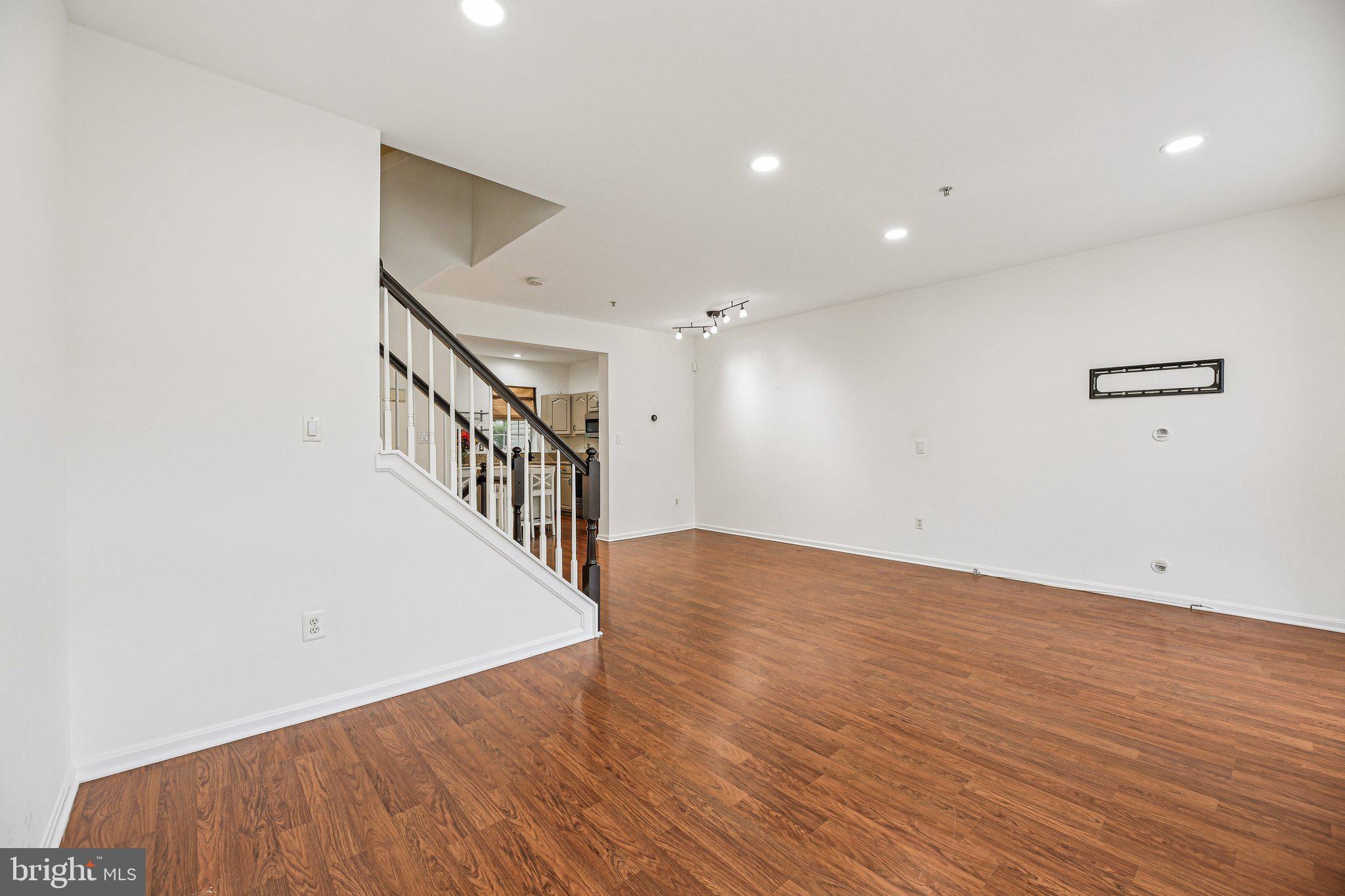 633 BAYSTONE COURT