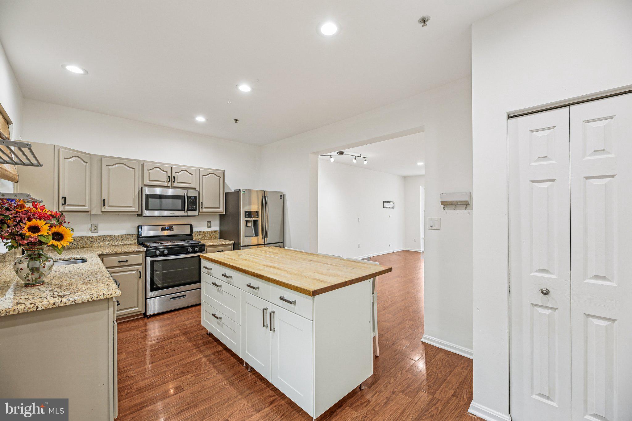 633 BAYSTONE COURT
