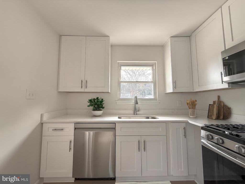 485 KENORA DRIVE