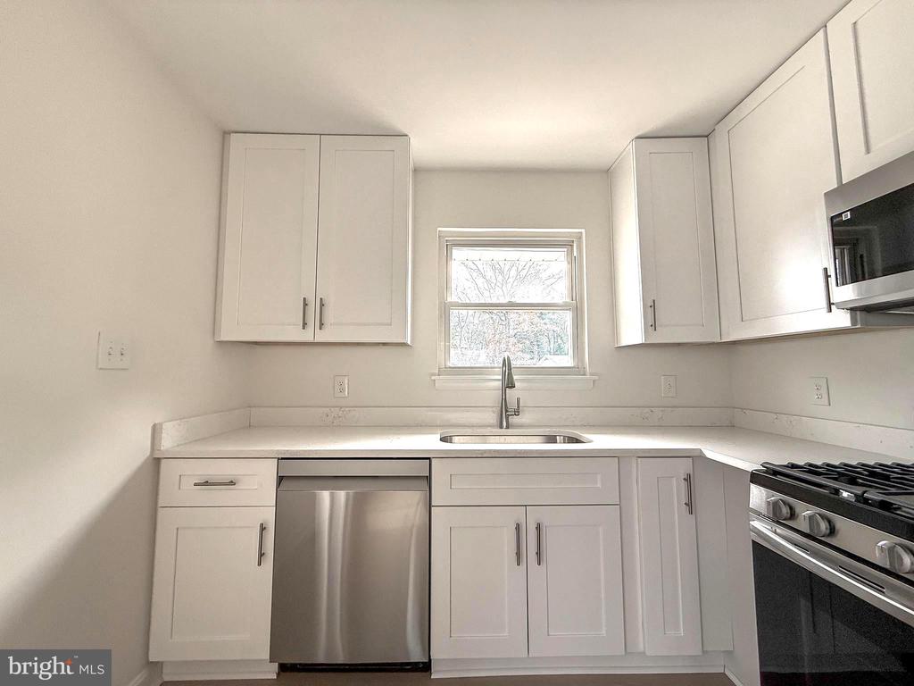 485 KENORA DRIVE
