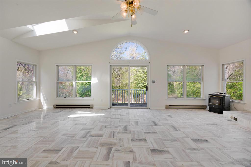 284 TOLSTOY LANE