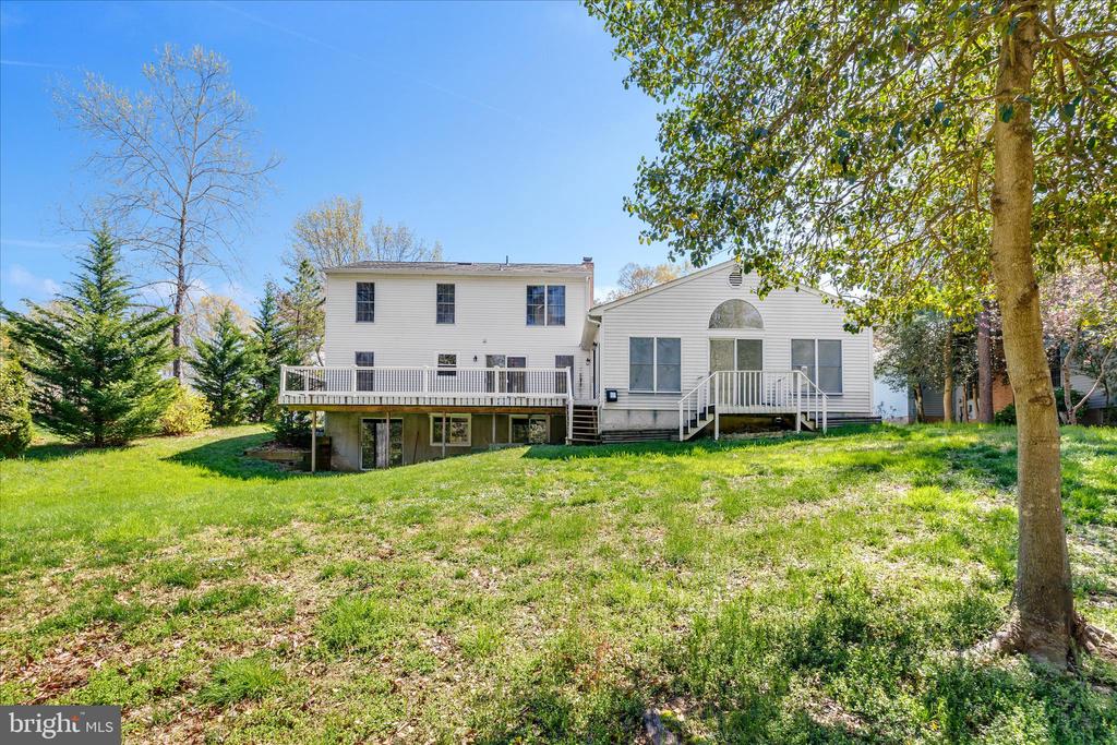 284 TOLSTOY LANE