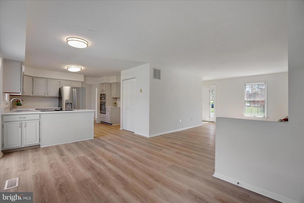 284 TOLSTOY LANE