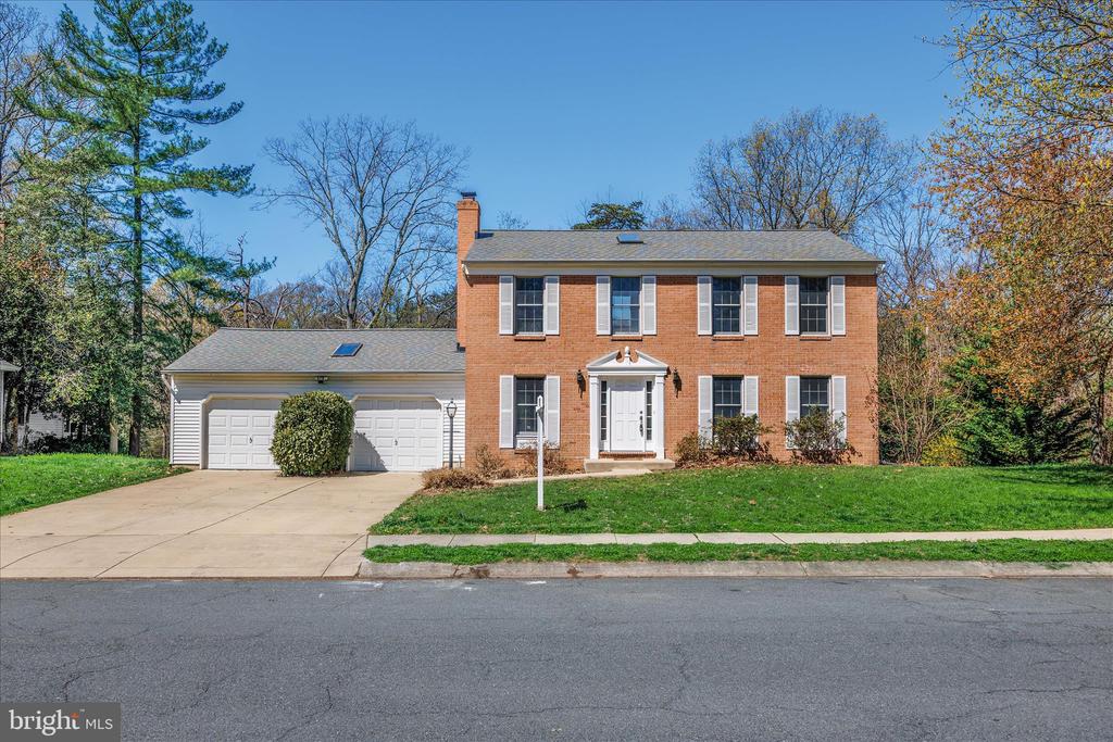 284 TOLSTOY LANE