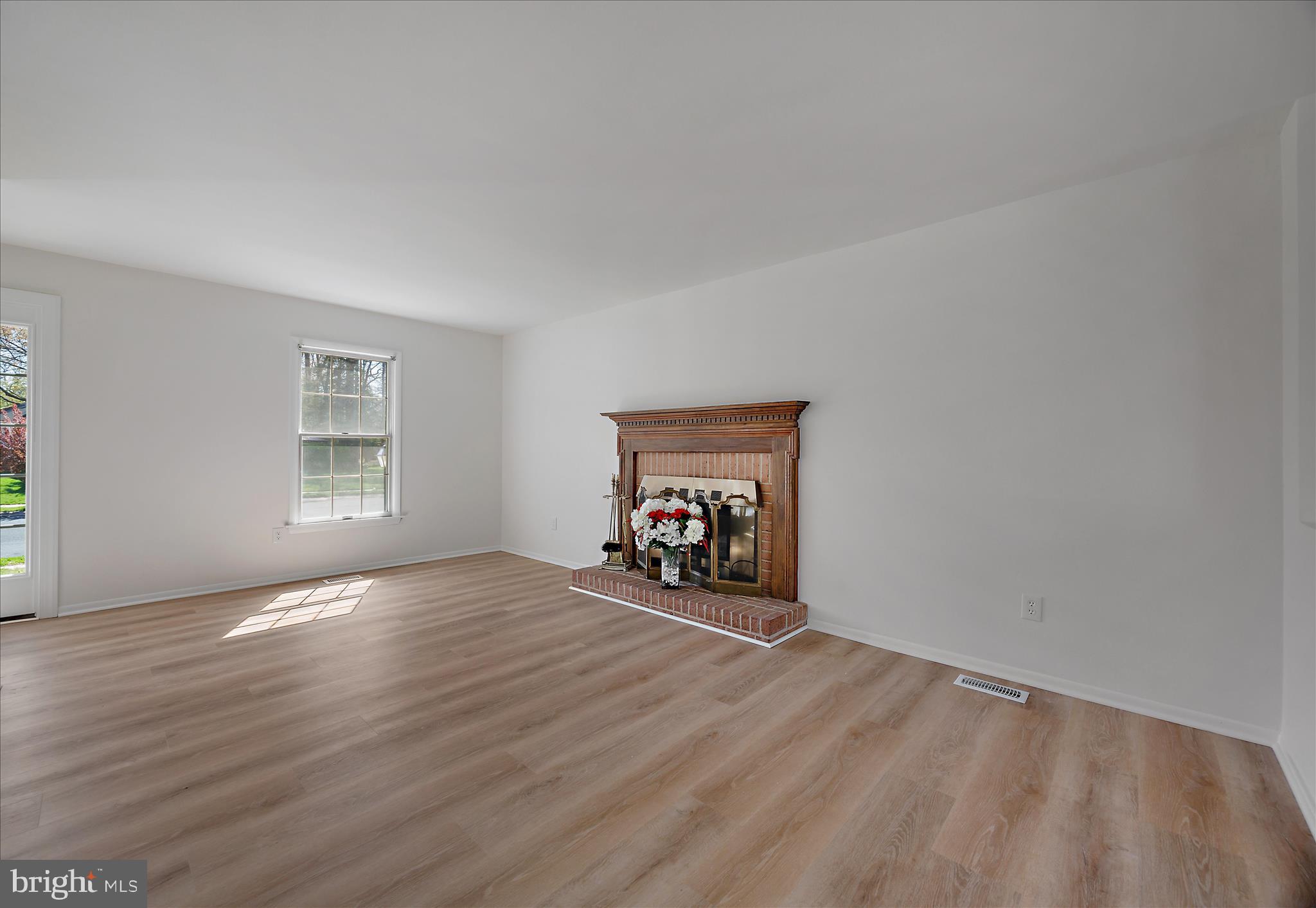 284 TOLSTOY LANE