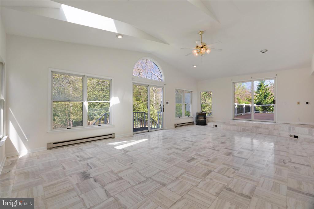 284 TOLSTOY LANE