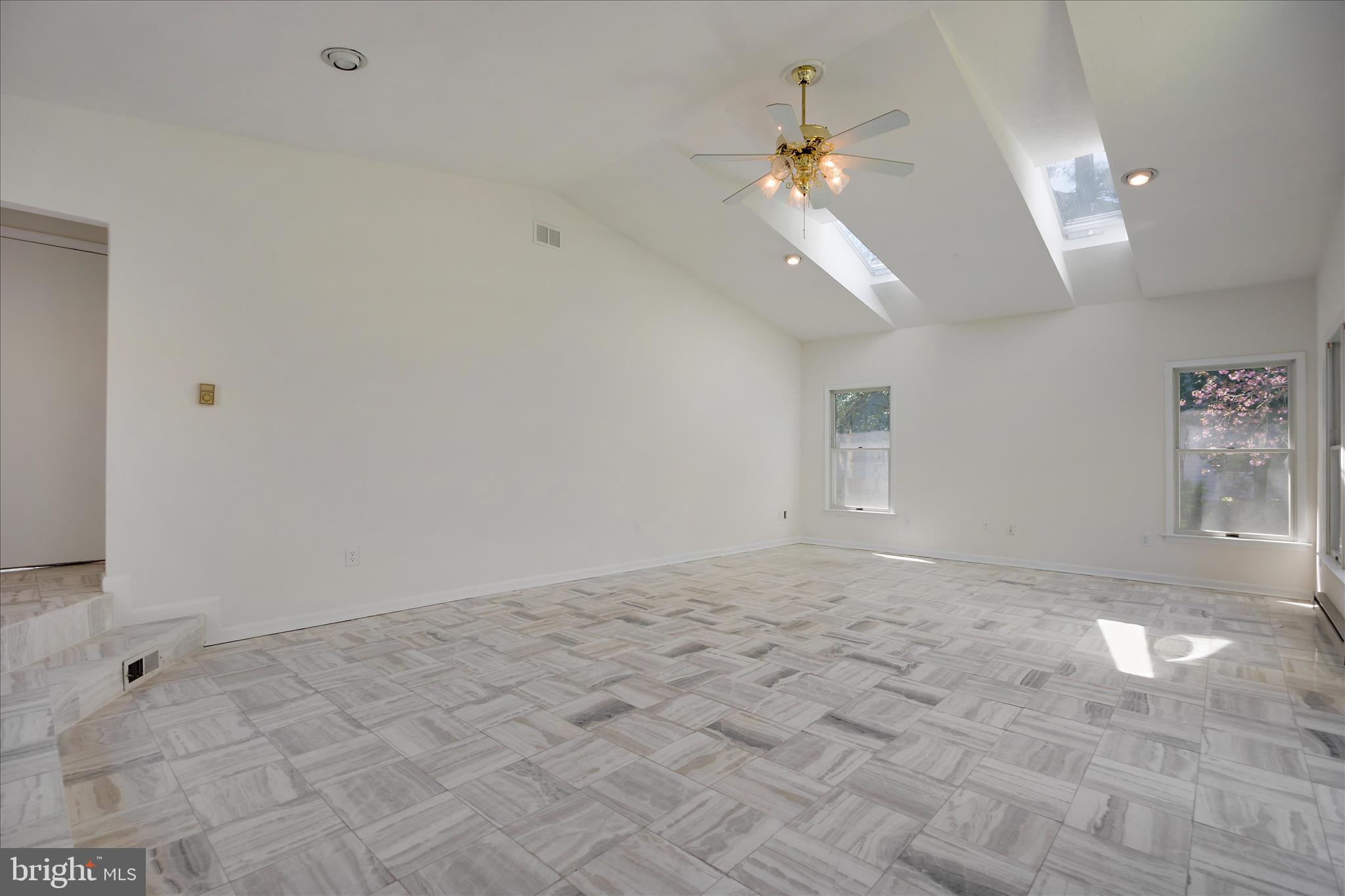 284 TOLSTOY LANE