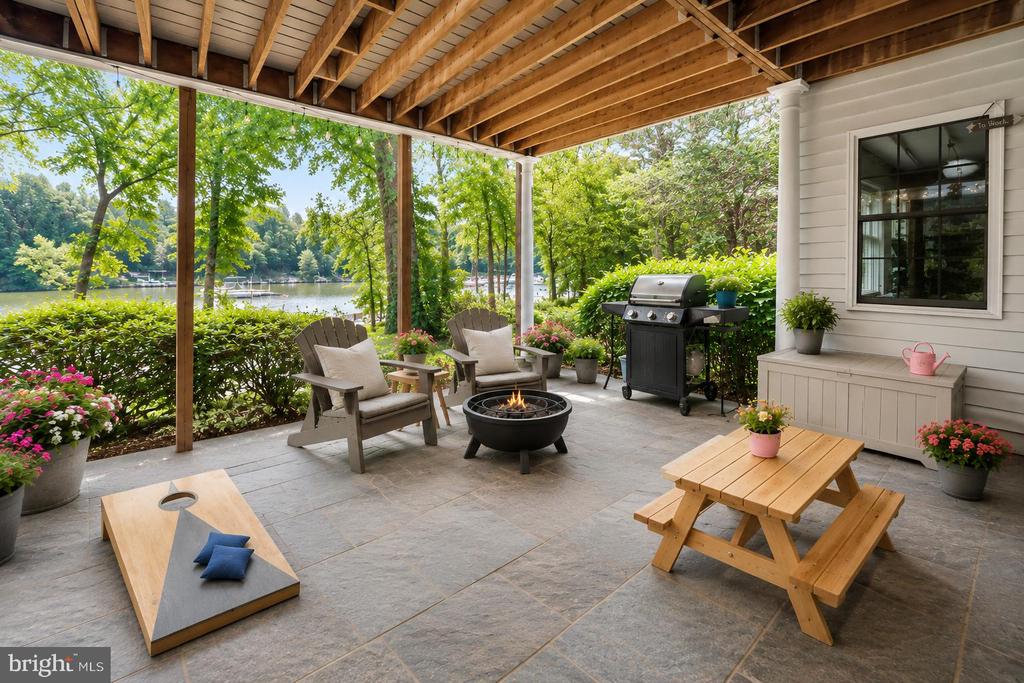 262 CAPOTE COURT E