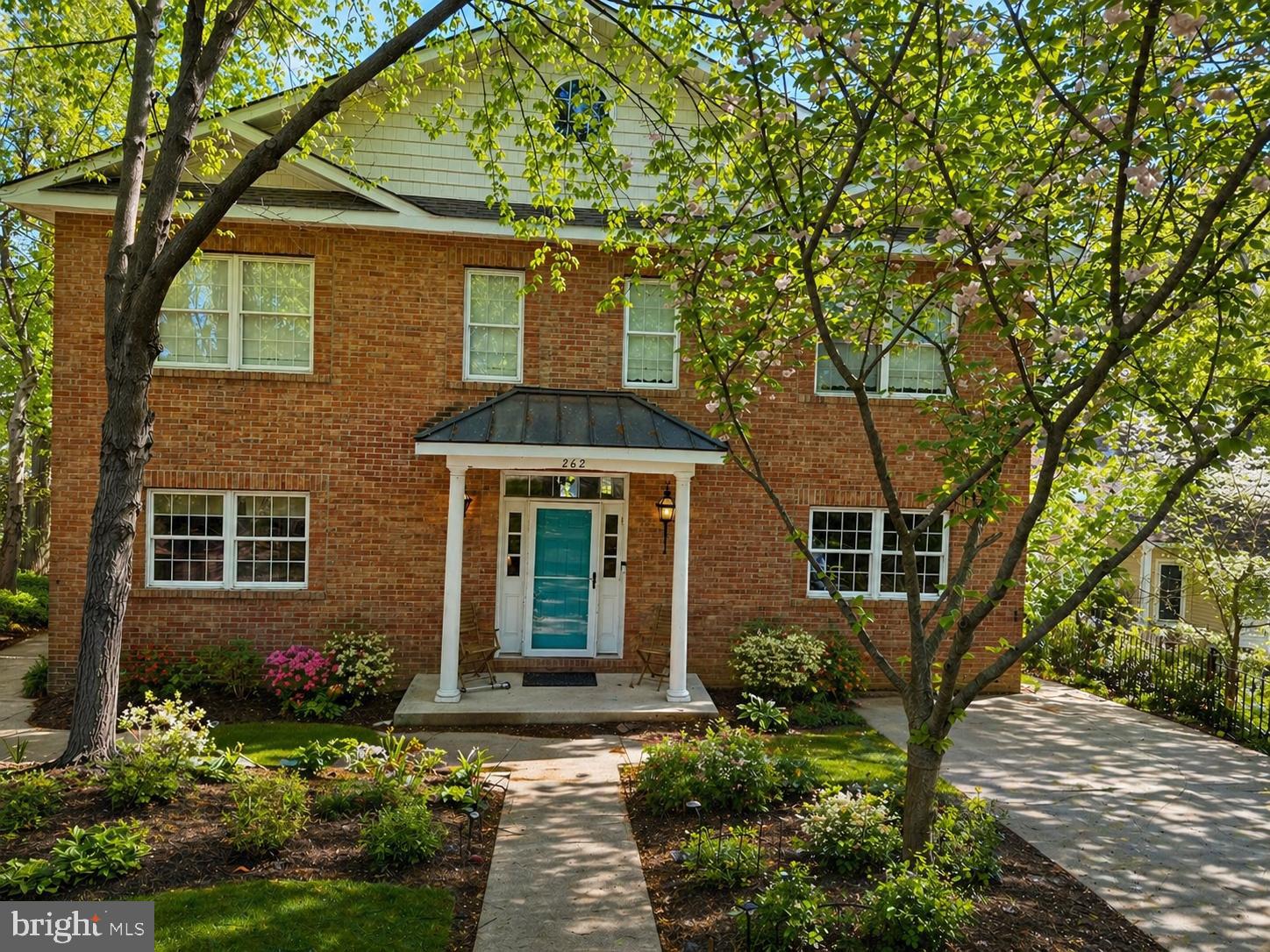262 CAPOTE COURT E