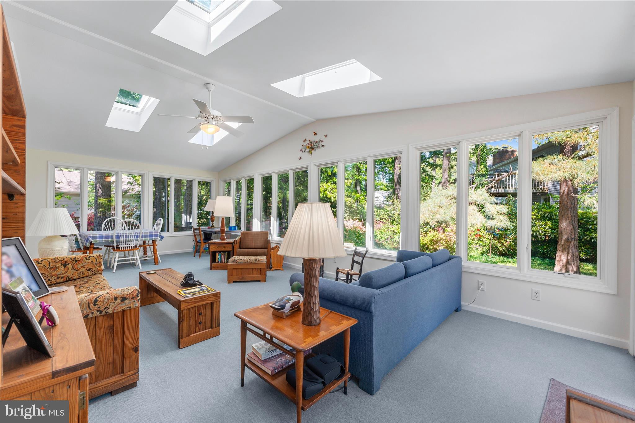 861 TWIN HARBOR DRIVE