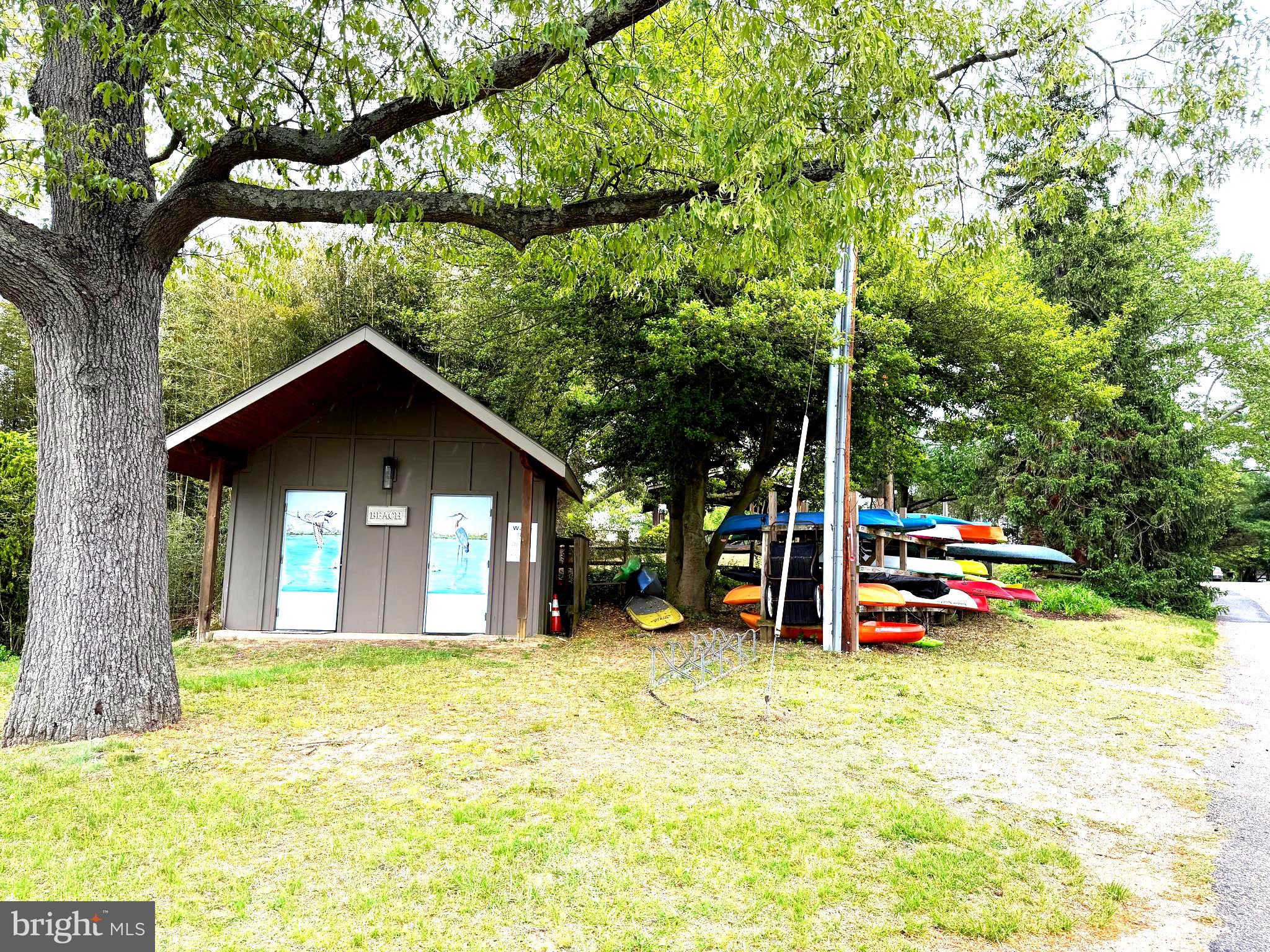 861 TWIN HARBOR DRIVE