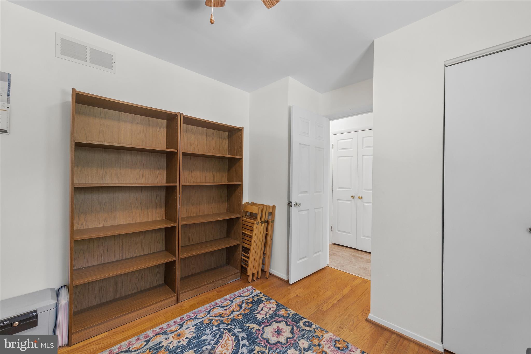 861 TWIN HARBOR DRIVE