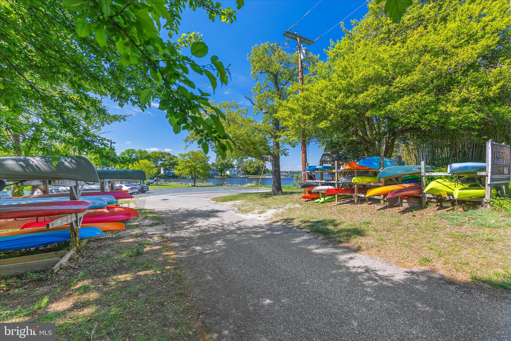 861 TWIN HARBOR DRIVE
