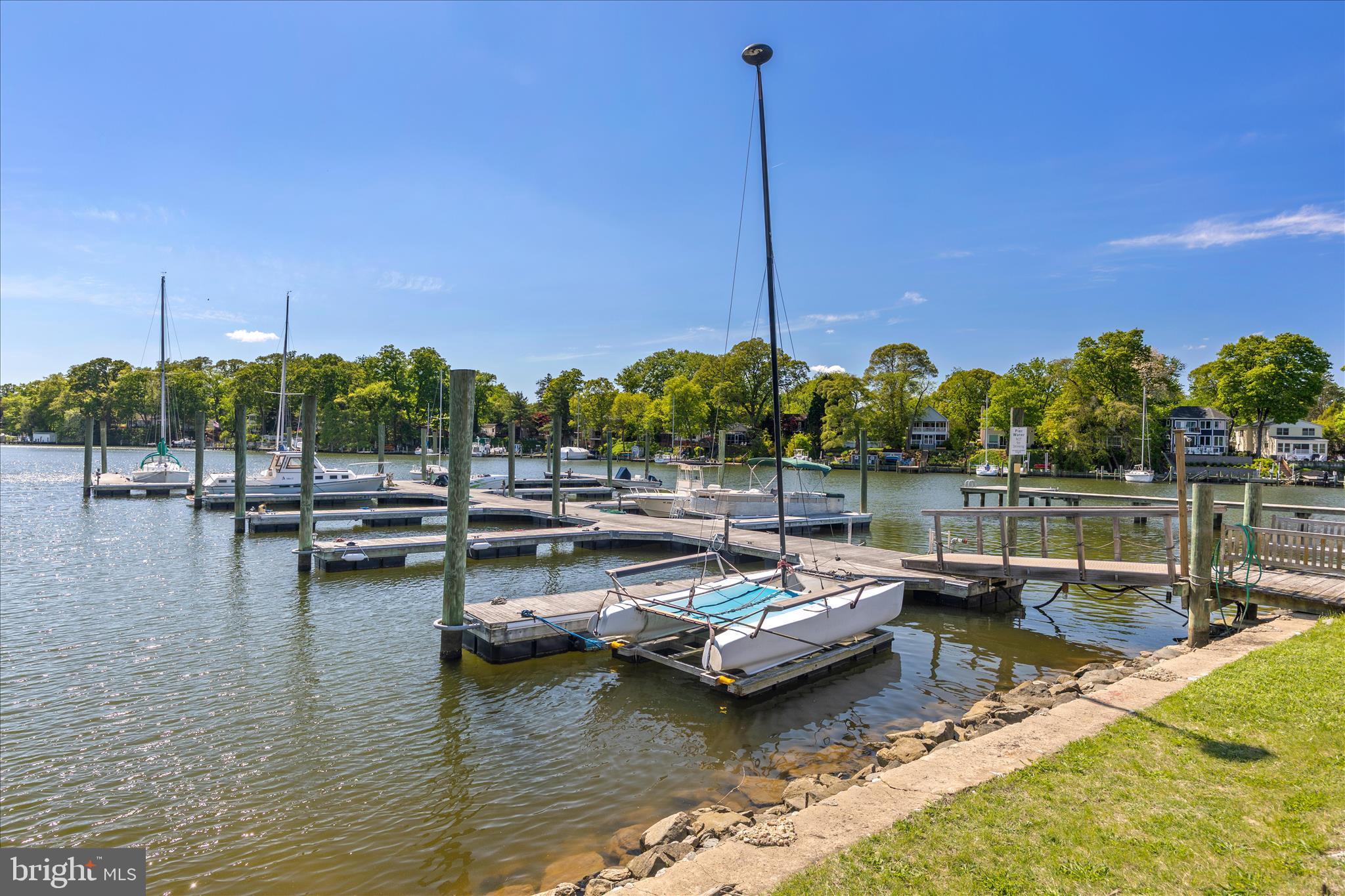 861 TWIN HARBOR DRIVE
