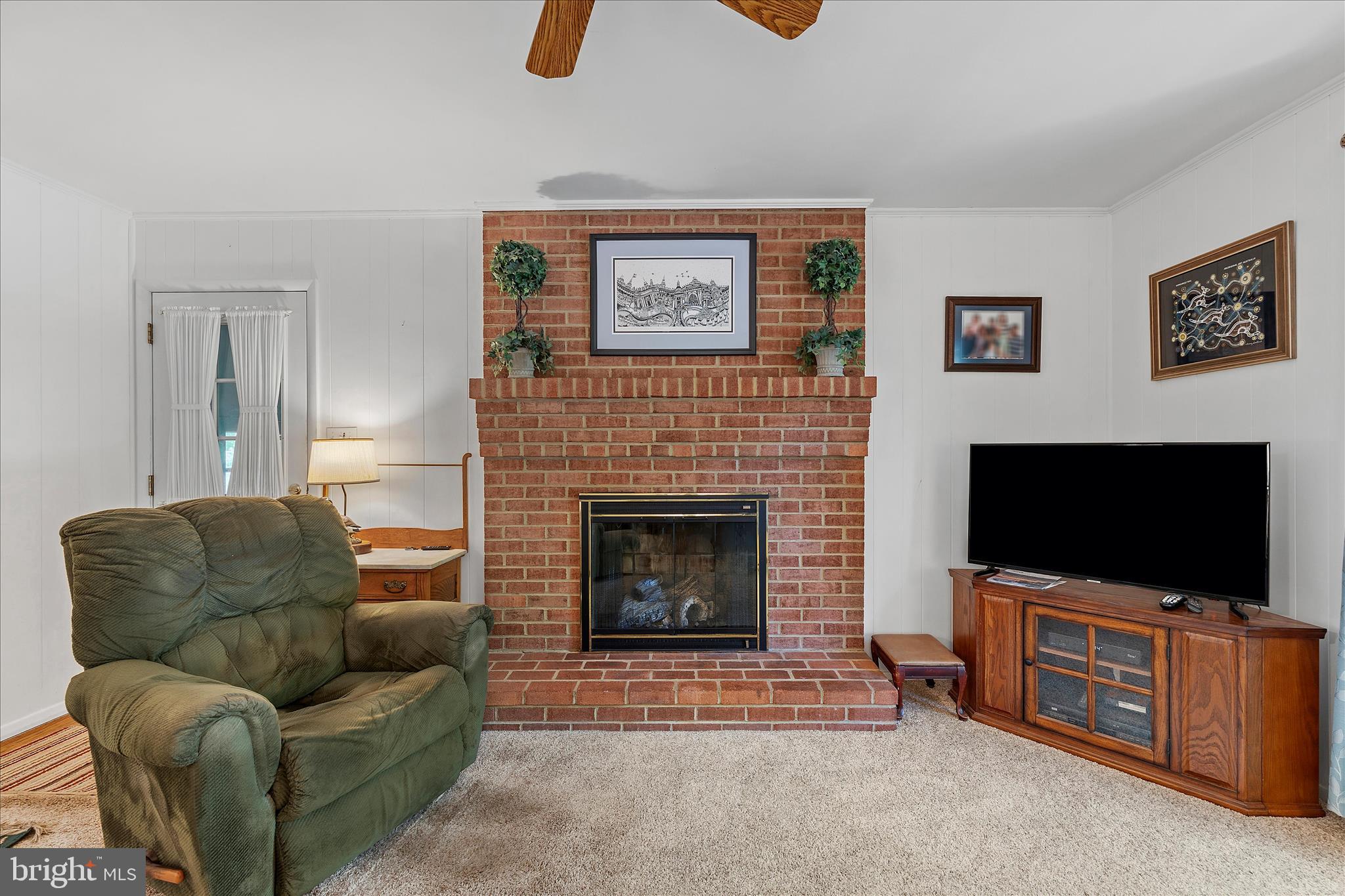 861 TWIN HARBOR DRIVE