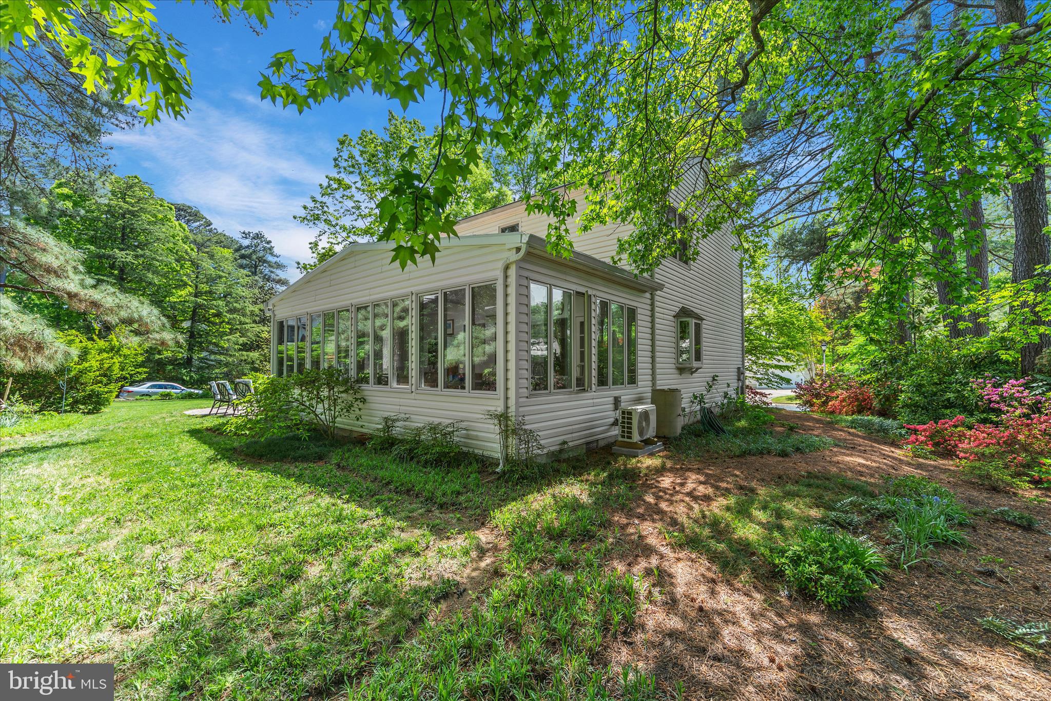 861 TWIN HARBOR DRIVE