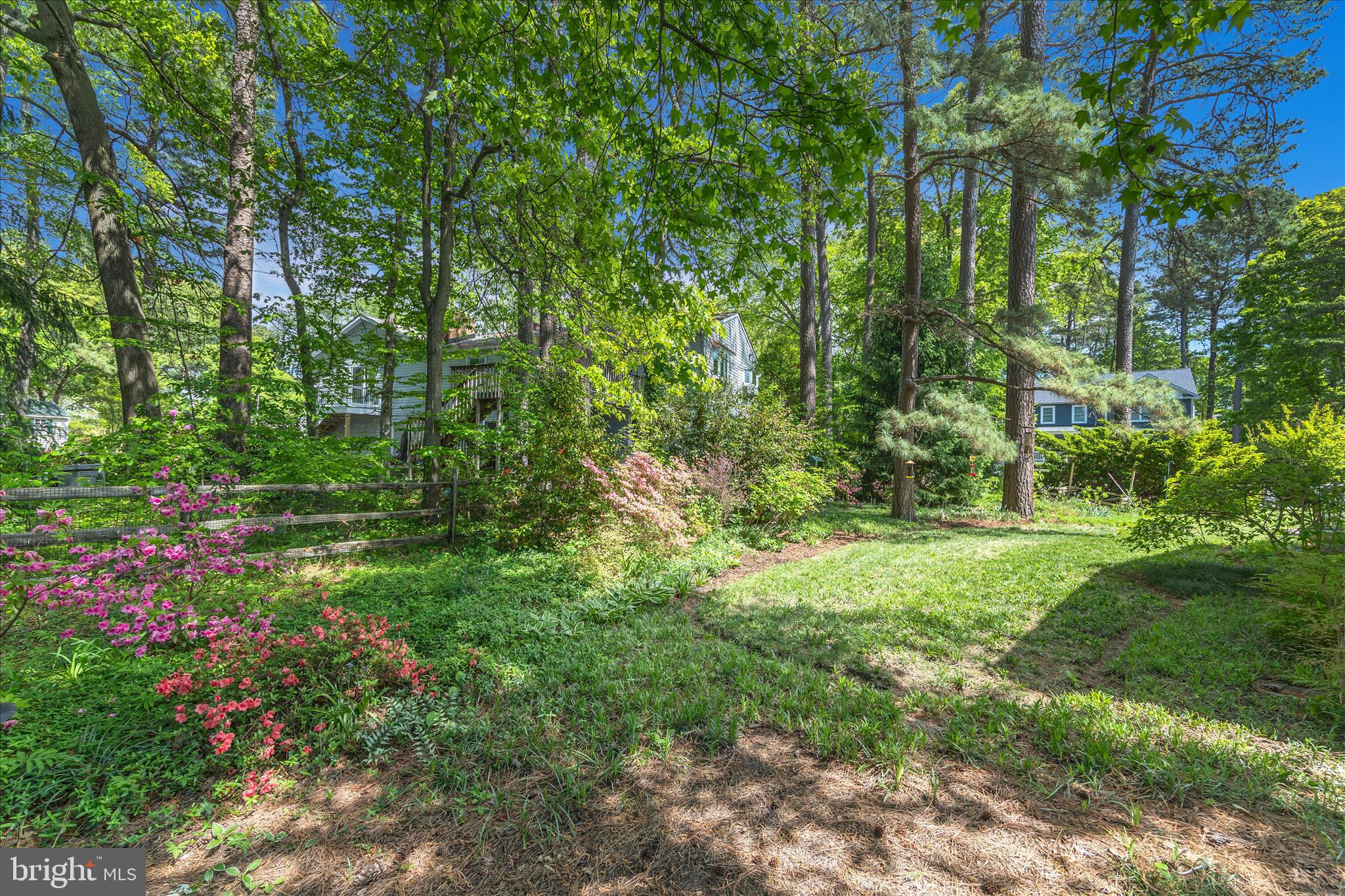 861 TWIN HARBOR DRIVE