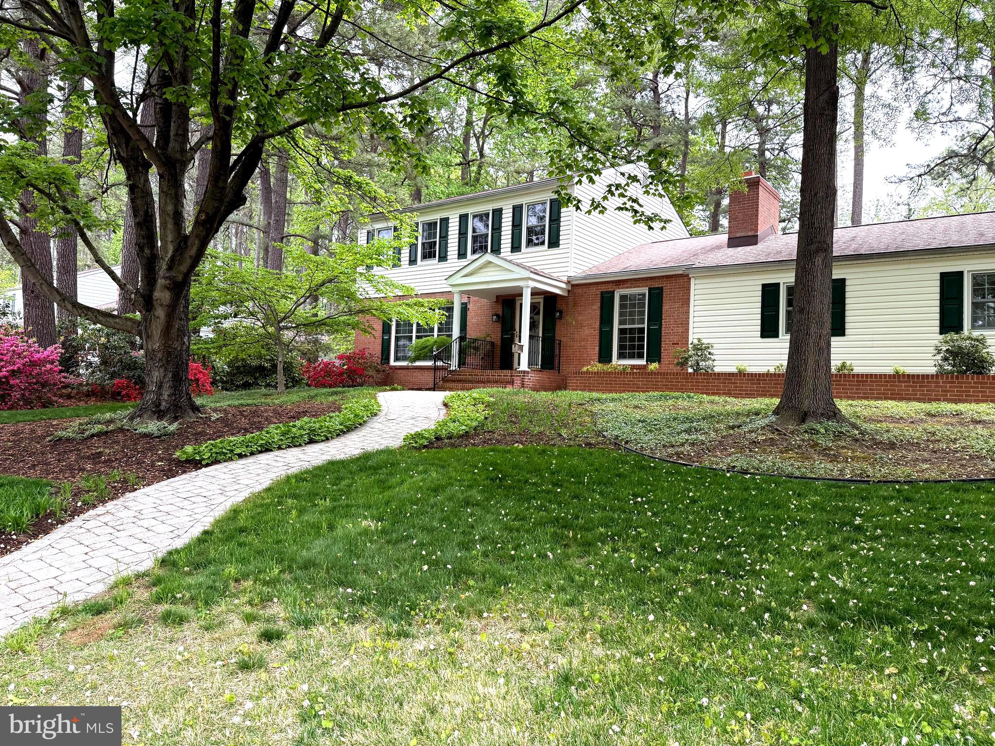 861 TWIN HARBOR DRIVE