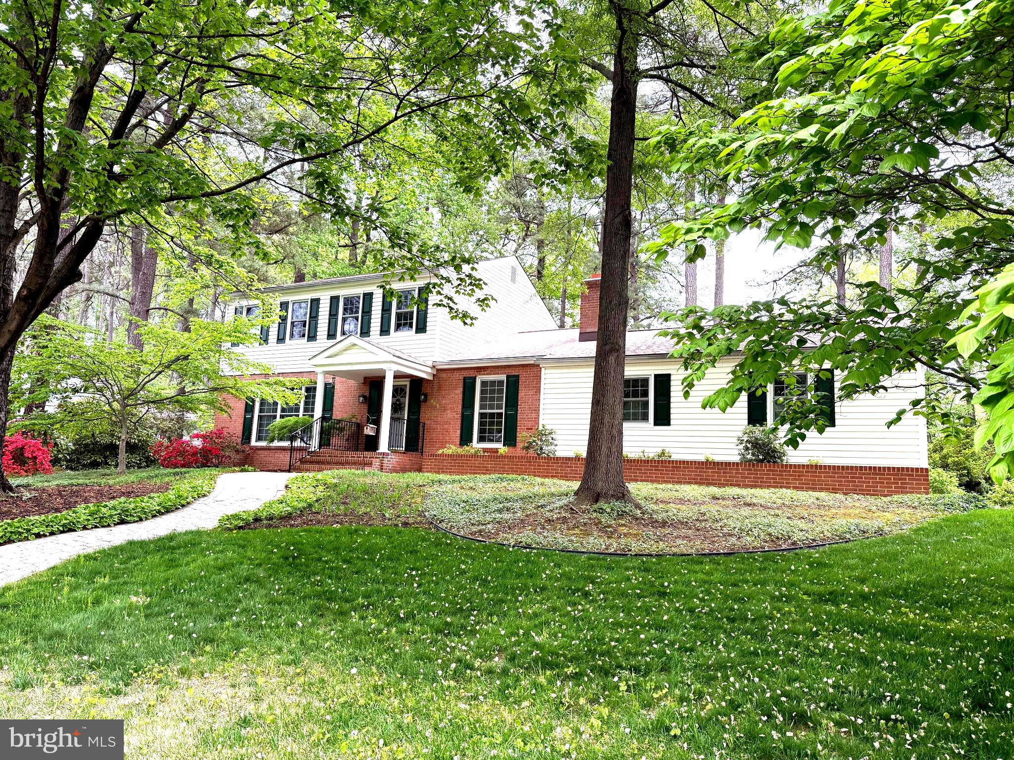 861 TWIN HARBOR DRIVE