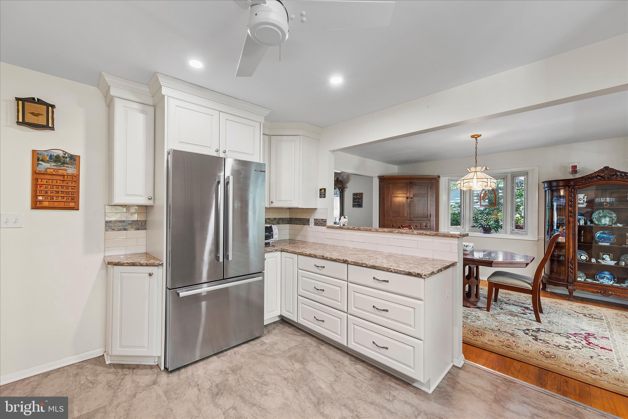861 TWIN HARBOR DRIVE