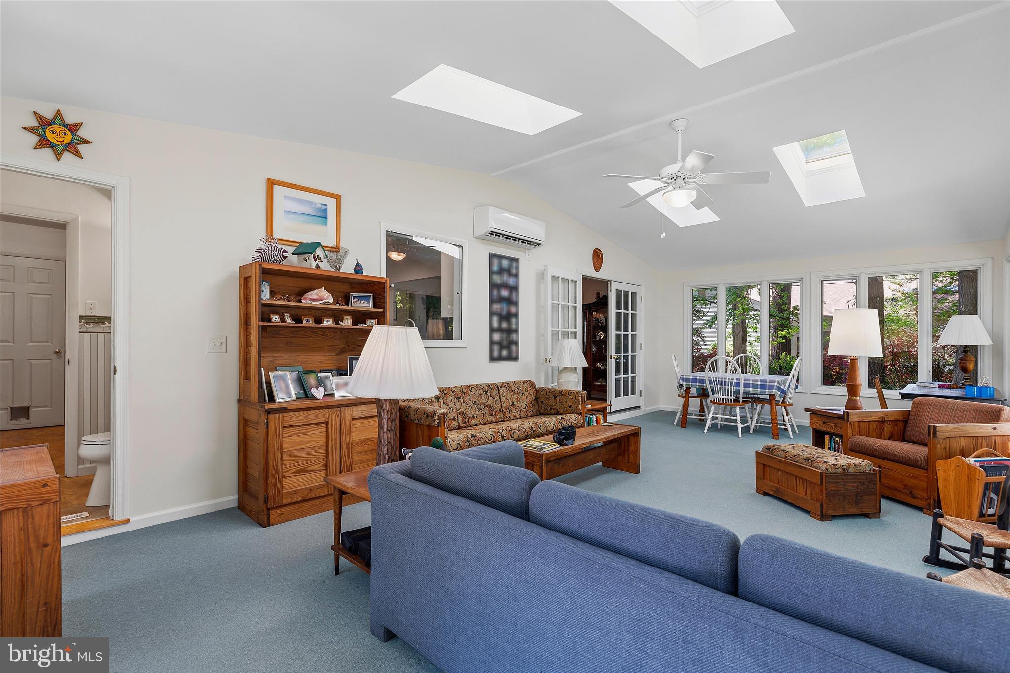 861 TWIN HARBOR DRIVE
