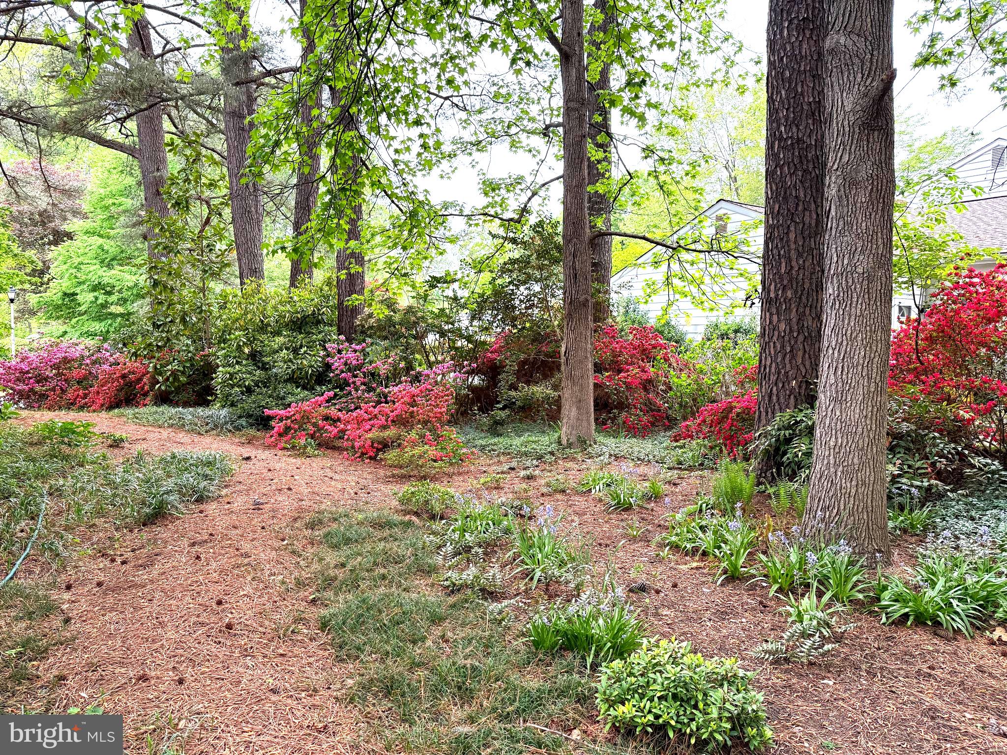 861 TWIN HARBOR DRIVE