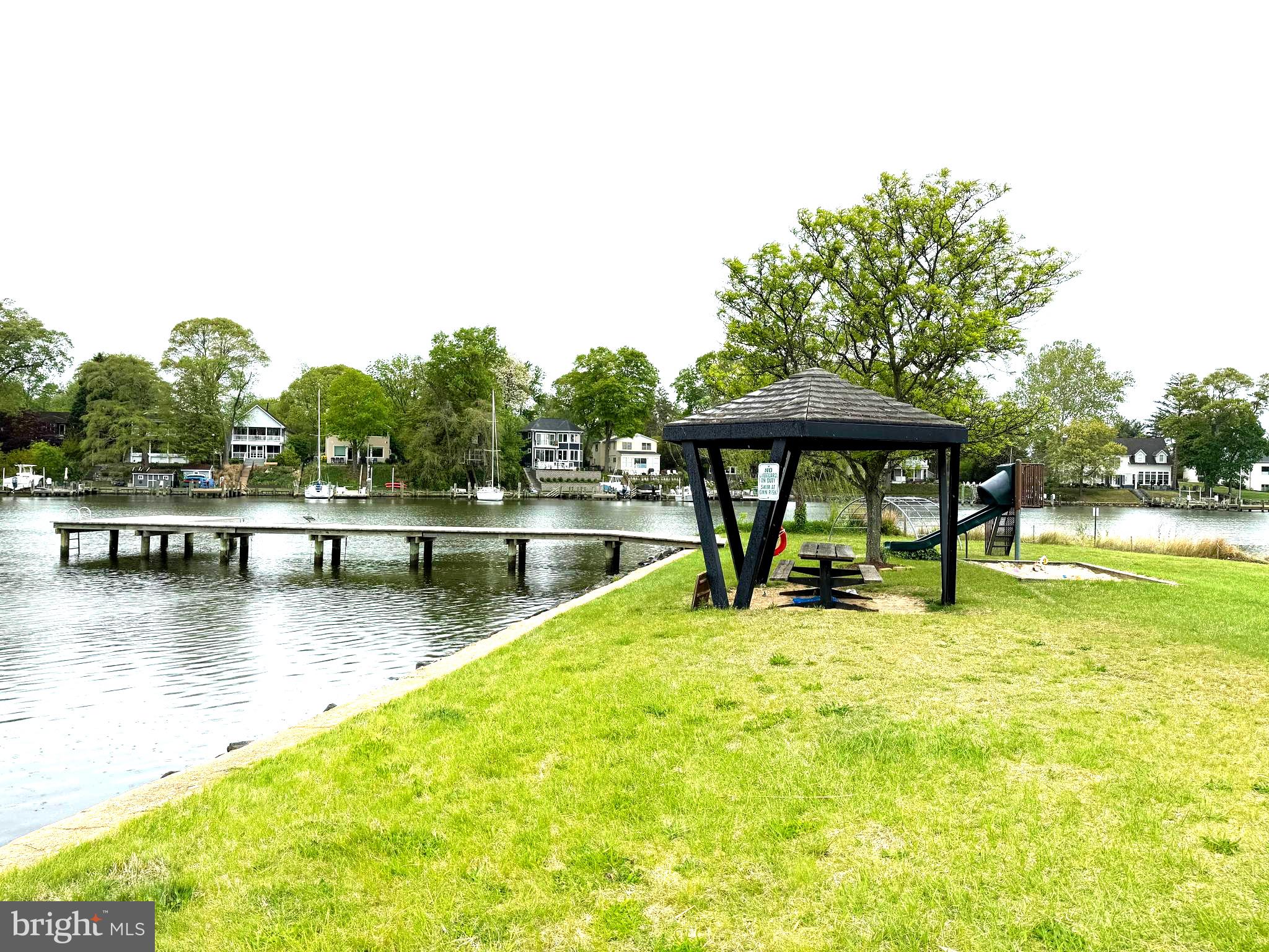 861 TWIN HARBOR DRIVE