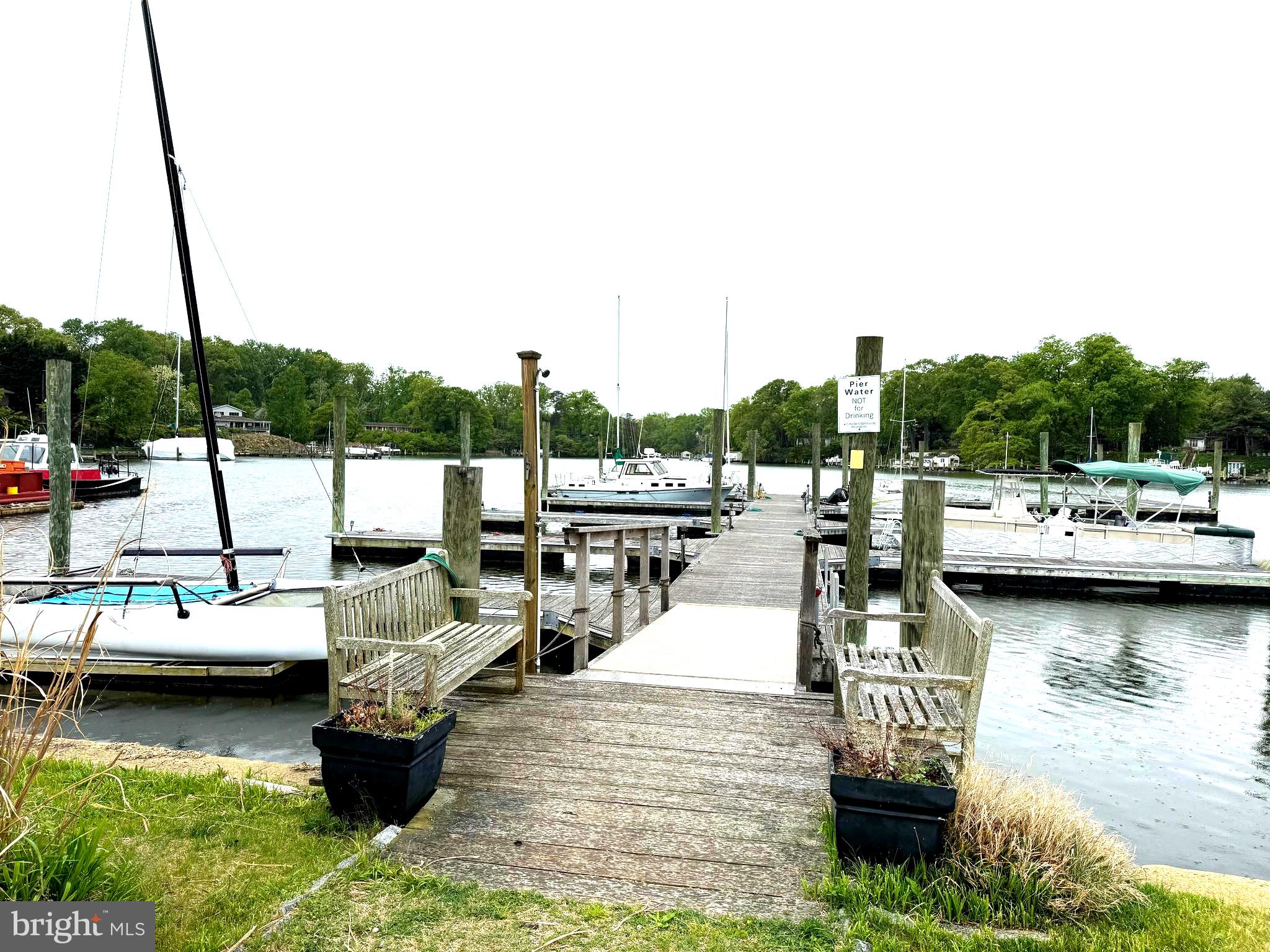 861 TWIN HARBOR DRIVE