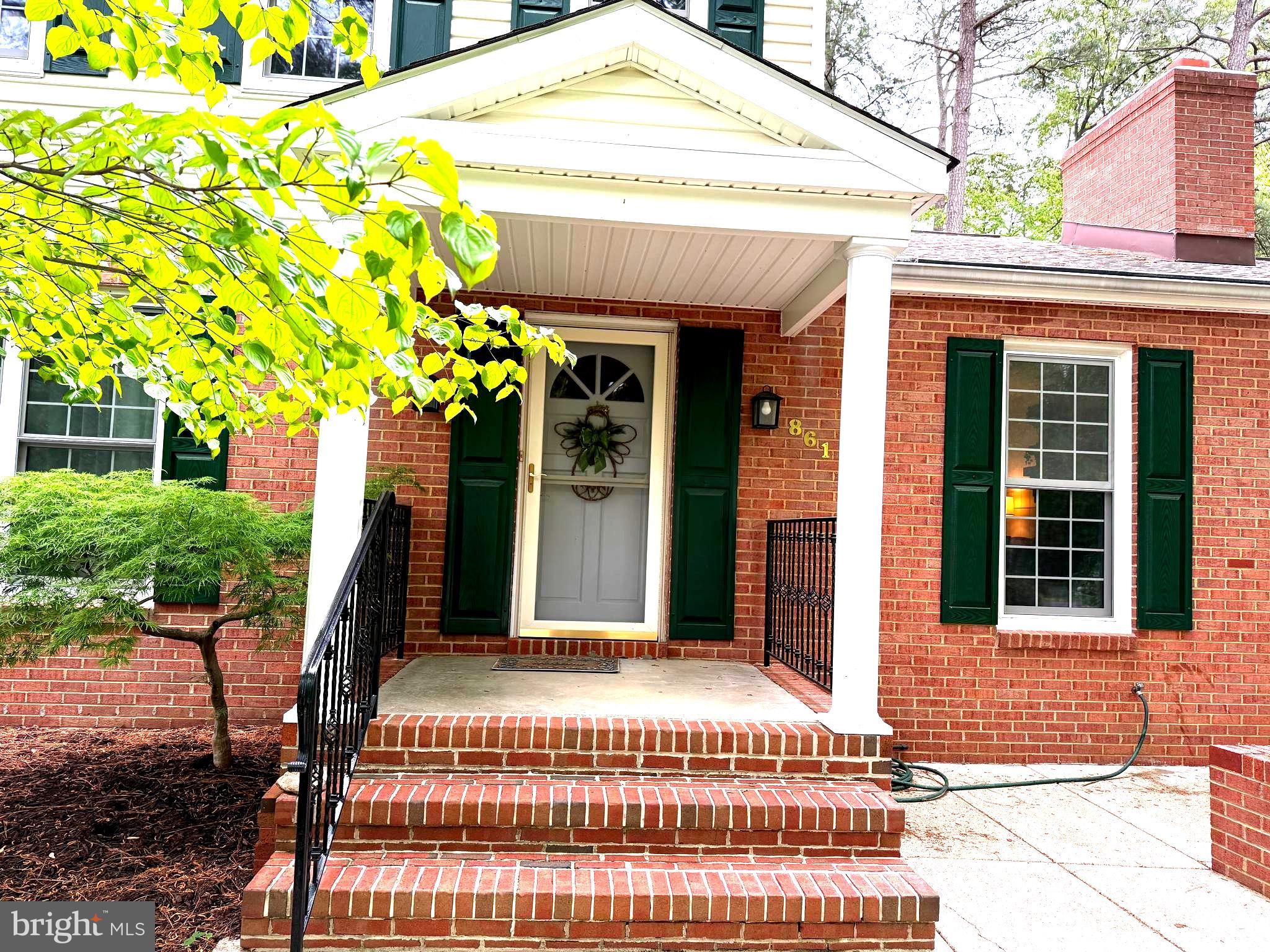 861 TWIN HARBOR DRIVE