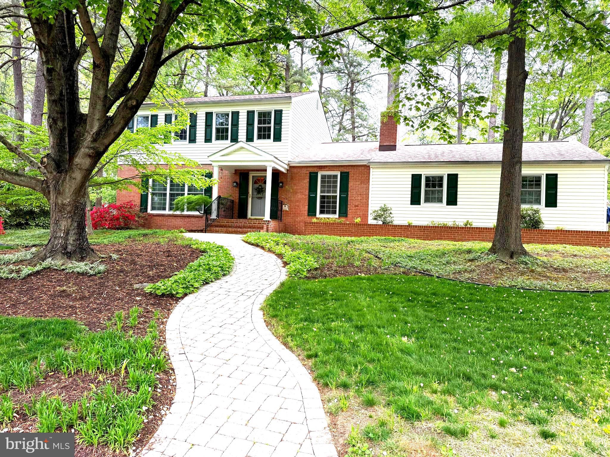 861 TWIN HARBOR DRIVE