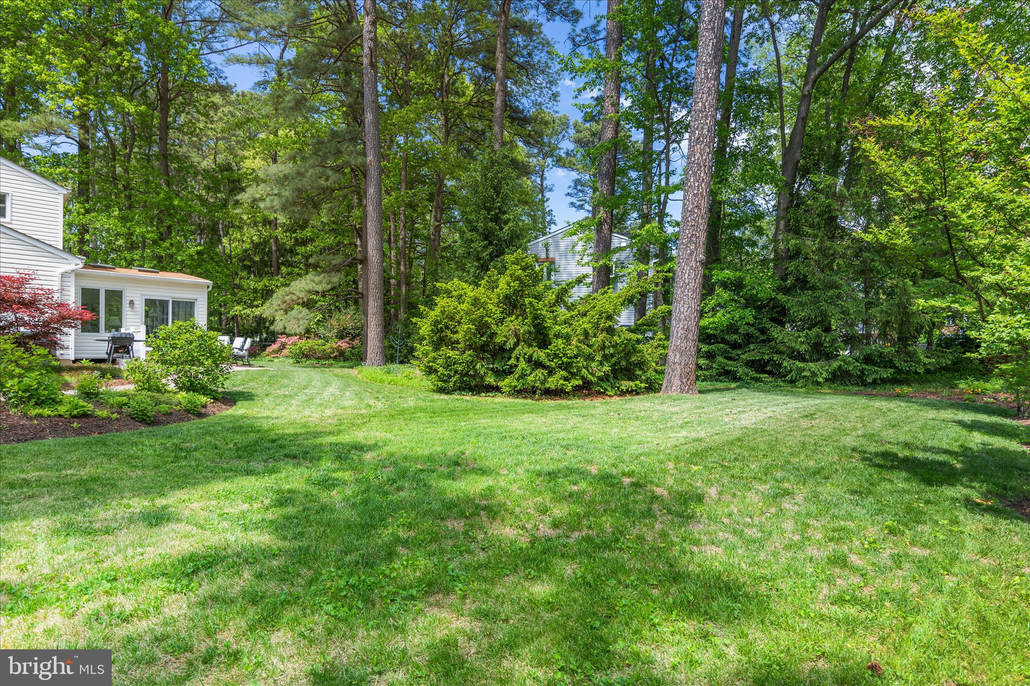 861 TWIN HARBOR DRIVE