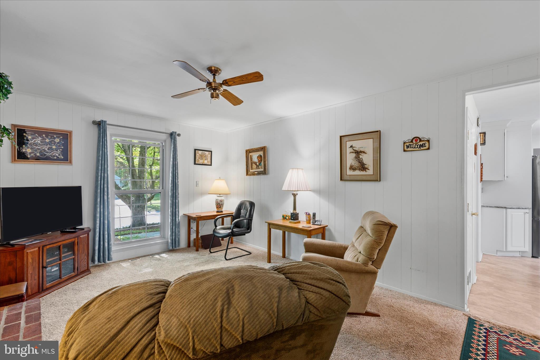 861 TWIN HARBOR DRIVE