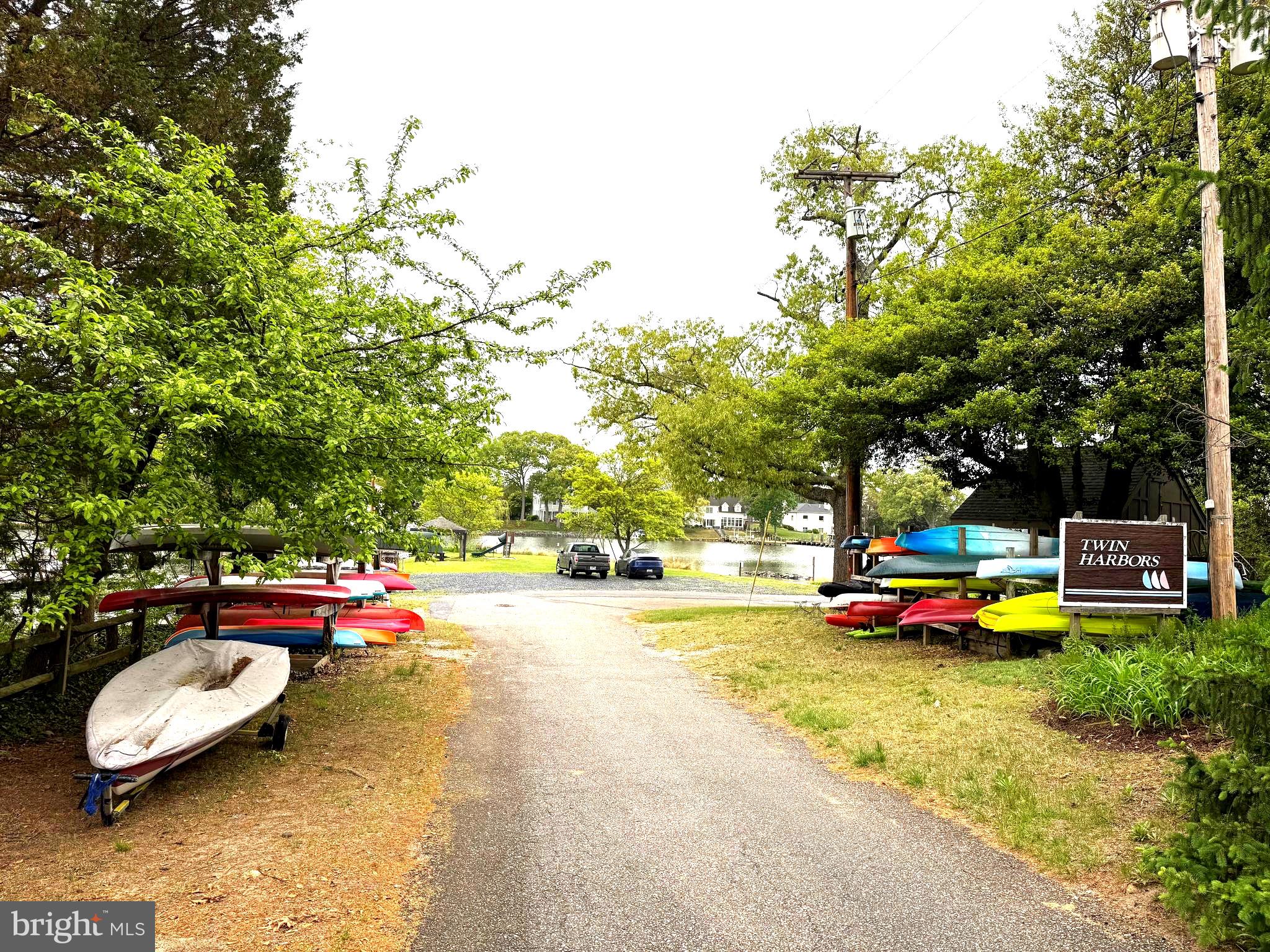 861 TWIN HARBOR DRIVE