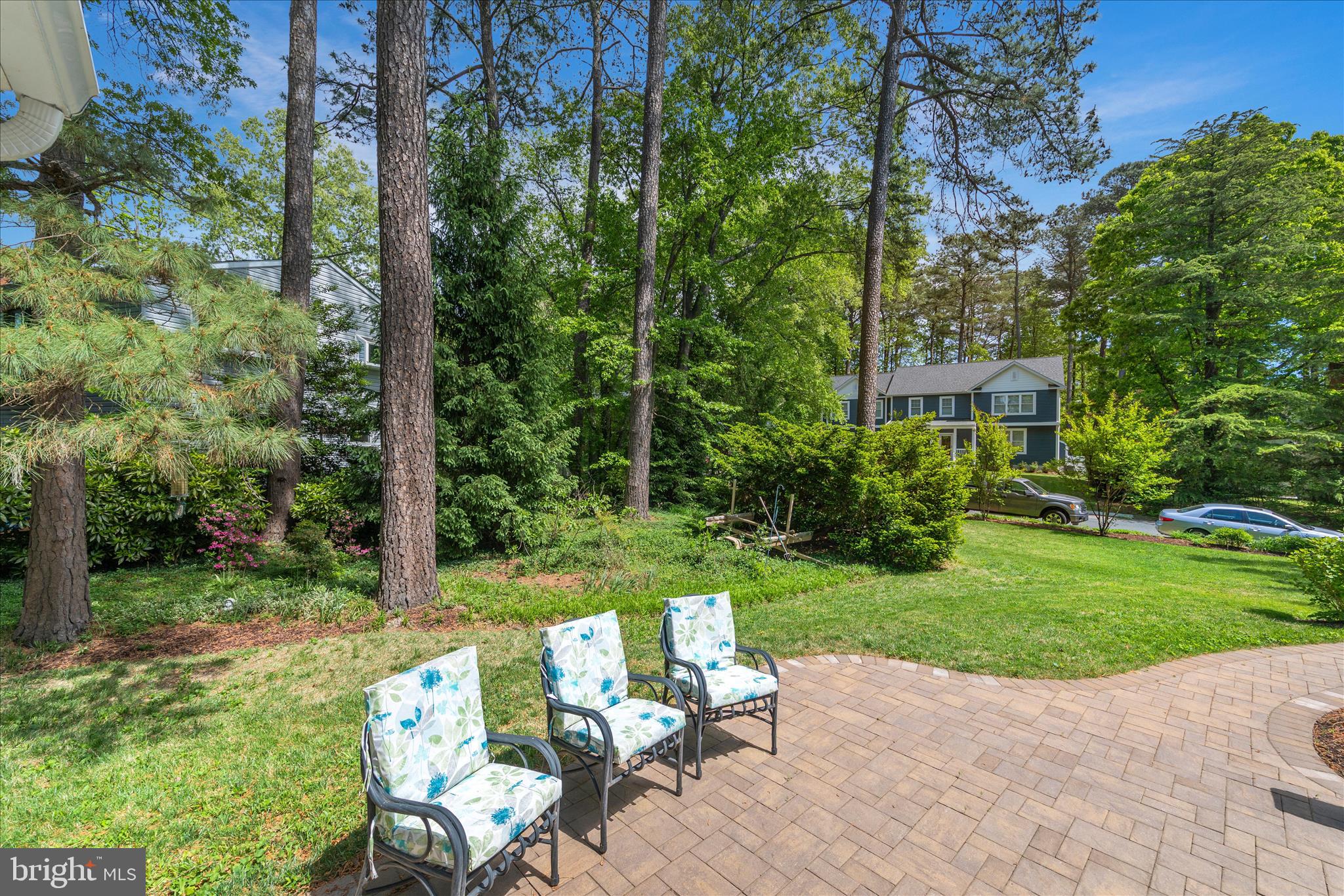 861 TWIN HARBOR DRIVE