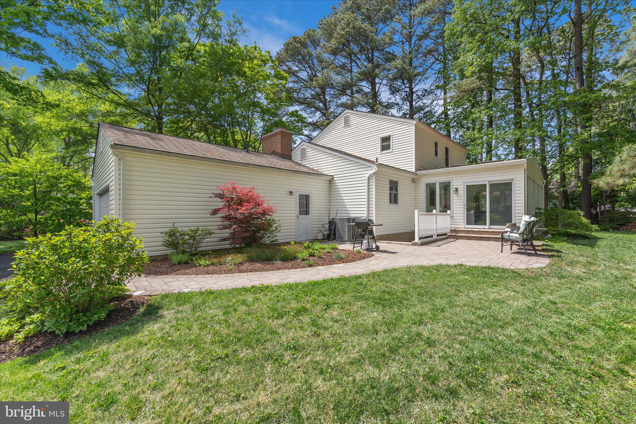 861 TWIN HARBOR DRIVE