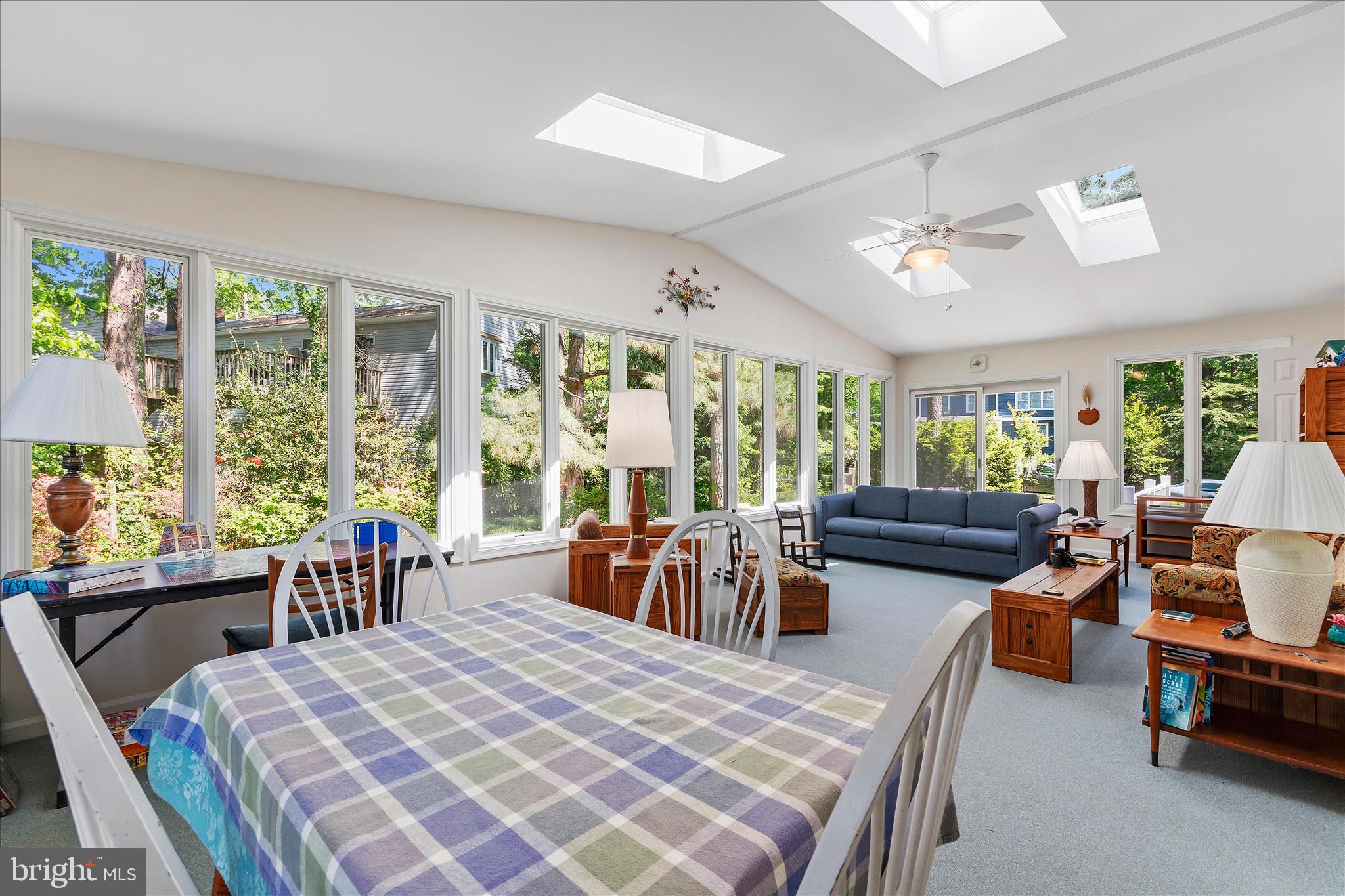 861 TWIN HARBOR DRIVE